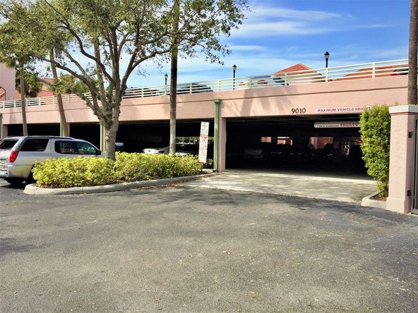 Vanderbilt Galleria : 9010 Strada Stell Ct, Naples, FL 34109